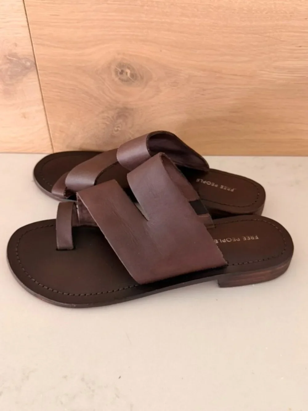 Free People Abilene Brown Leather Toe Loop Sandals Women’s Size 8